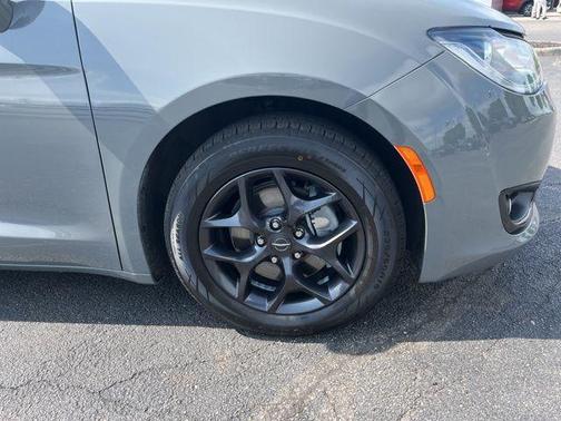 2020 Chrysler Pacifica Touring-L Plus