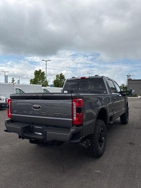 2025 Ford F-350 Lariat Super Duty