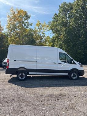 2025 Ford Transit-250 148 WB Medium Roof Cargo
