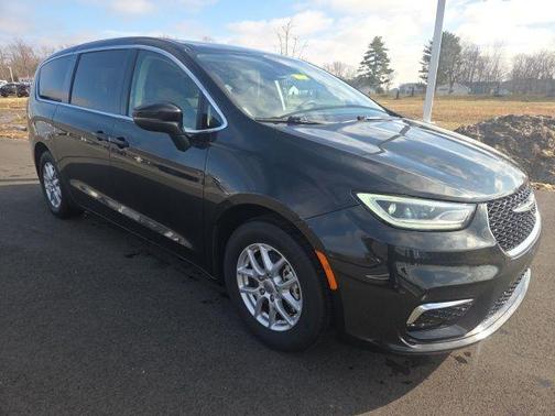2023 Chrysler Pacifica Touring-L