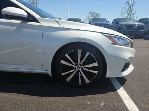 White 2020 Nissan Altima 2.0 Platinum