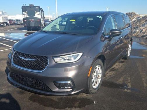 2023 Chrysler Pacifica Touring-L