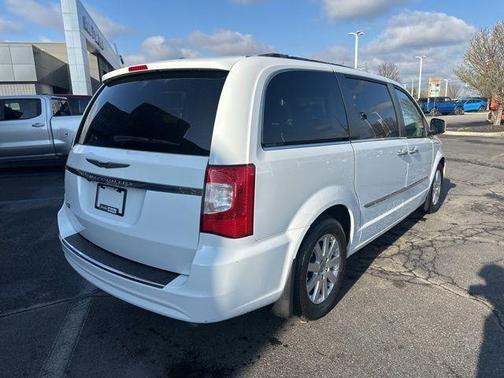 2015 Chrysler Town & Country Touring