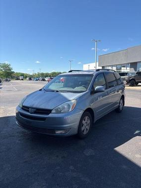 2004 Toyota Sienna XLE