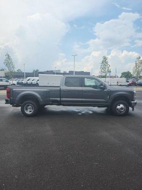 2025 Ford F-350 Lariat Super Duty