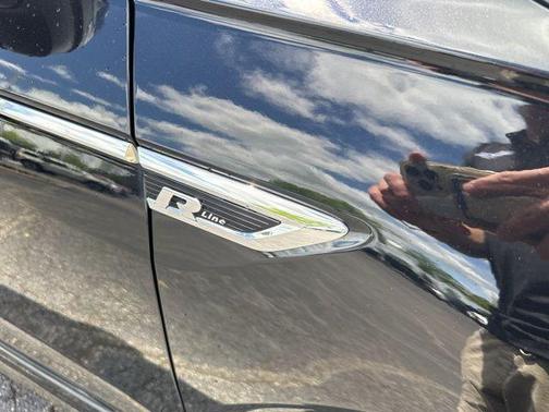 2021 Volkswagen Tiguan 2.0T SE R-Line Black