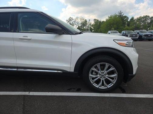 White Metallic 2021 Ford Explorer XLT