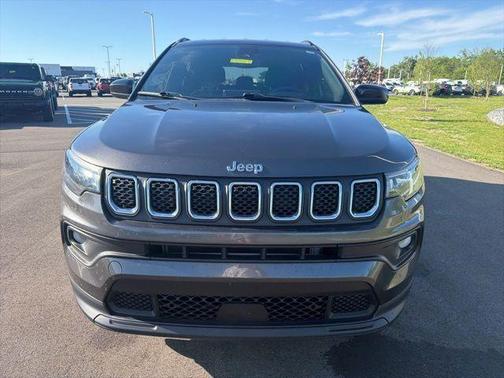 Granite Crystal Clearcoat Metallic 2023 Jeep Compass Latitude
