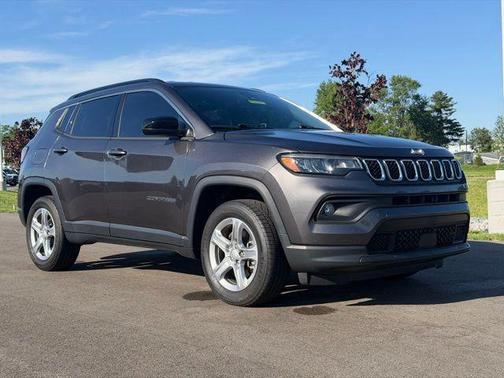 Granite Crystal Clearcoat Metallic 2023 Jeep Compass Latitude