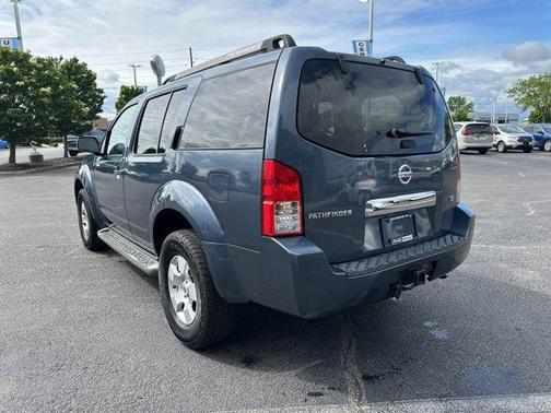 2005 Nissan Pathfinder SE