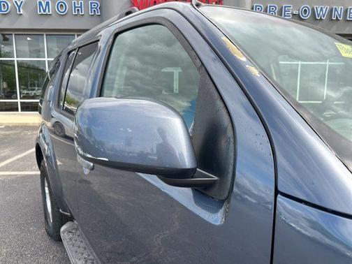 2005 Nissan Pathfinder SE