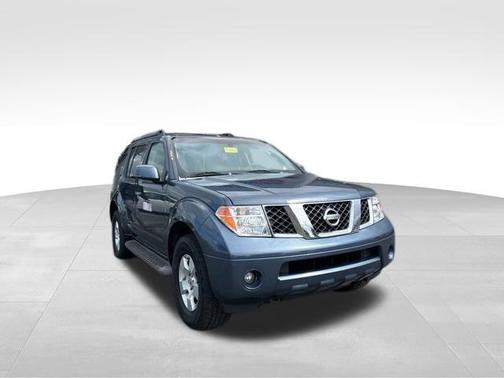 2005 Nissan Pathfinder SE