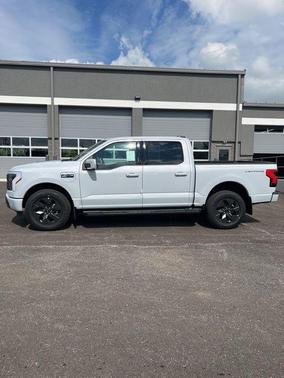 2025 Ford F-150 Lightning LARIAT