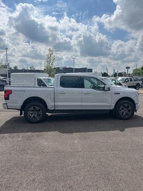 2025 Ford F-150 Lightning LARIAT
