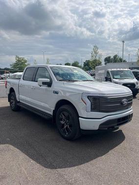 2025 Ford F-150 Lightning LARIAT
