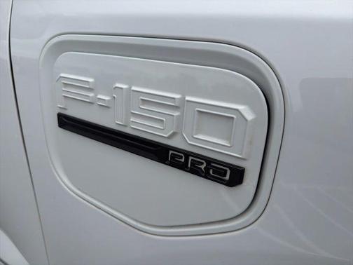 Oxford White 2022 Ford F-150 Lightning Pro