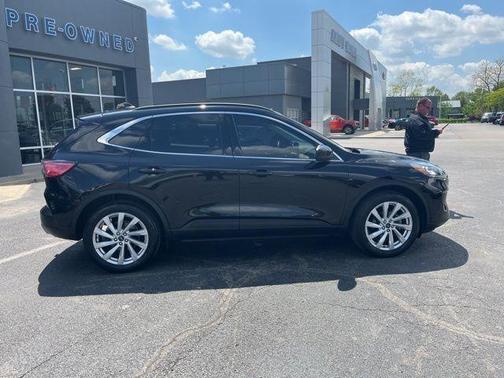 2022 Ford Escape Titanium
