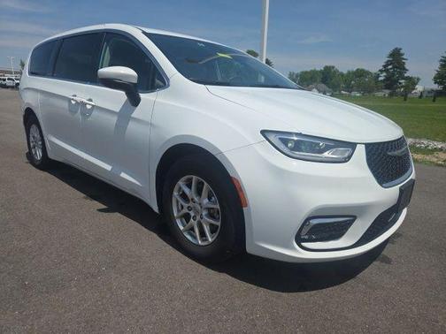 Bright White Clearcoat 2023 Chrysler Pacifica Touring-L