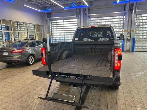 2025 Ford F-350 Lariat Super Duty