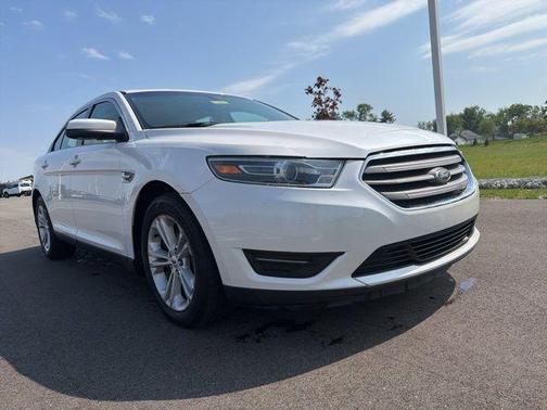 White Platinum Clearcoat Metallic 2018 Ford Taurus SEL