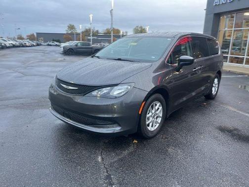 2022 Chrysler Voyager LX