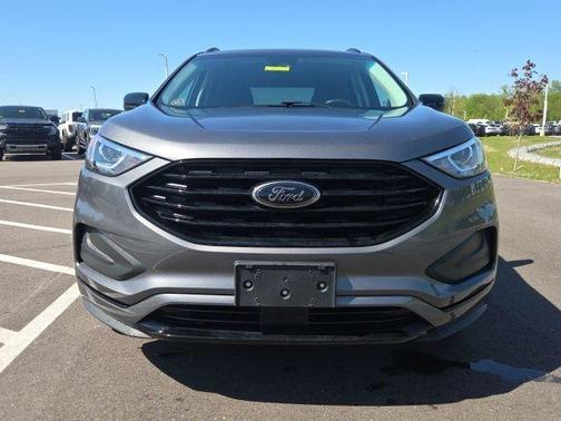 Gray Metallic 2022 Ford Edge SE