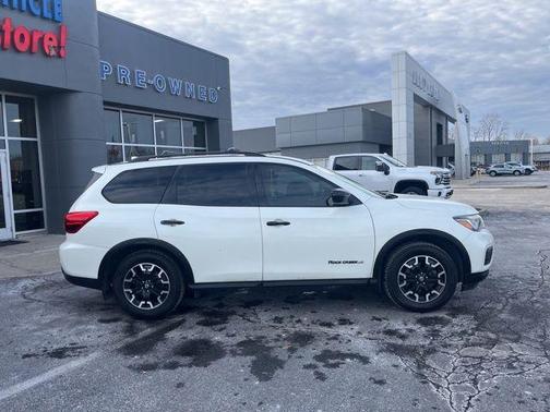 2020 Nissan Pathfinder SV