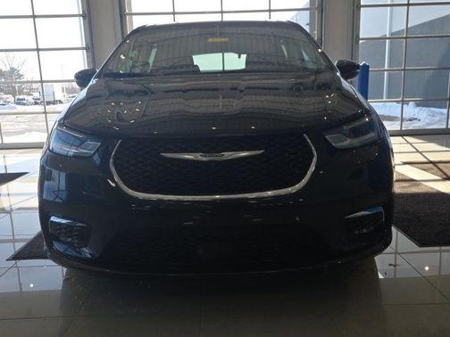 2023 Chrysler Pacifica Touring-L