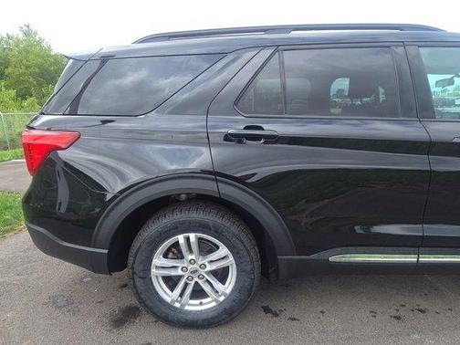 Black Metallic 2024 Ford Explorer XLT
