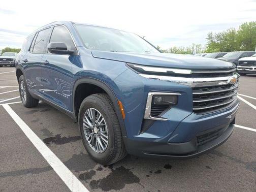 Lakeshore Blue 2024 Chevrolet Traverse LT