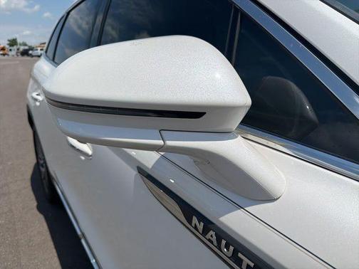 White Platinum Clearcoat Metallic 2019 Lincoln Nautilus Reserve