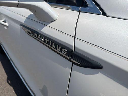 White Platinum Clearcoat Metallic 2019 Lincoln Nautilus Reserve