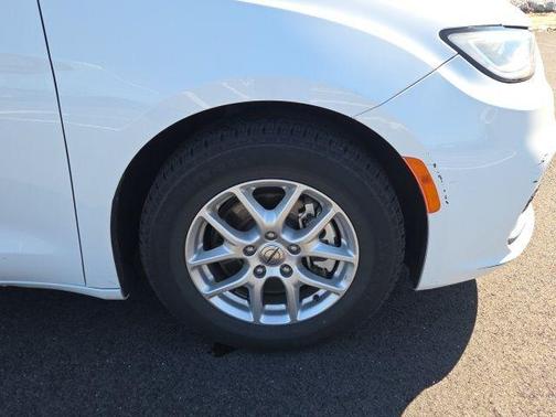 2023 Chrysler Pacifica Touring-L