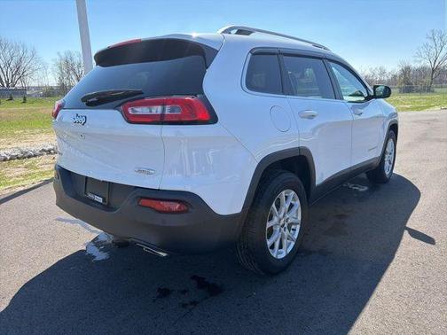 Bright White Clearcoat 2017 Jeep Cherokee Latitude