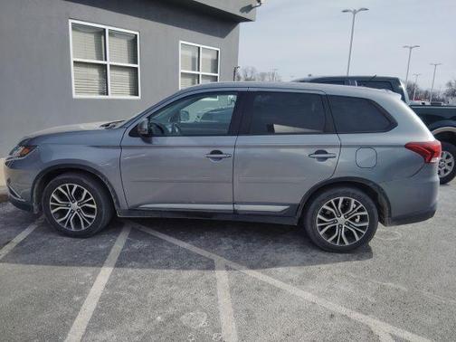 2016 Mitsubishi Outlander SE