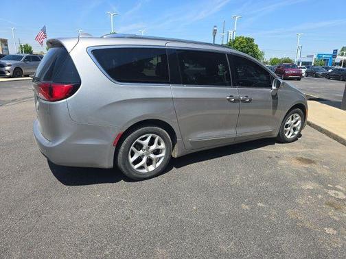 2018 Chrysler Pacifica Touring-L