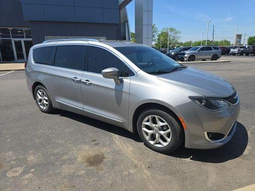 2018 Chrysler Pacifica Touring-L
