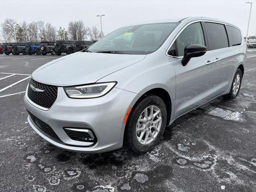 2024 Chrysler Pacifica Touring-L