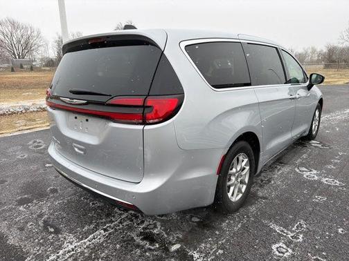 2024 Chrysler Pacifica Touring-L
