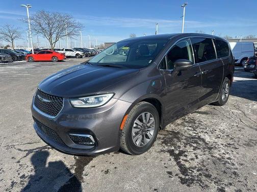 2022 Chrysler Pacifica Hybrid Touring L