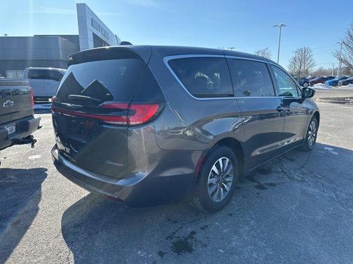 2022 Chrysler Pacifica Hybrid Touring L