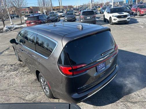 2022 Chrysler Pacifica Hybrid Touring L