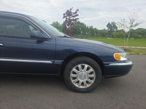 Blue 2002 Lincoln Continental