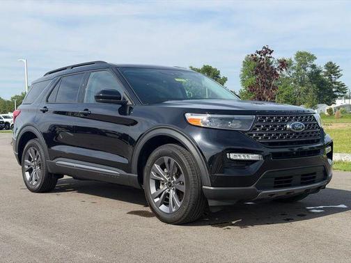 Black Metallic 2024 Ford Explorer XLT