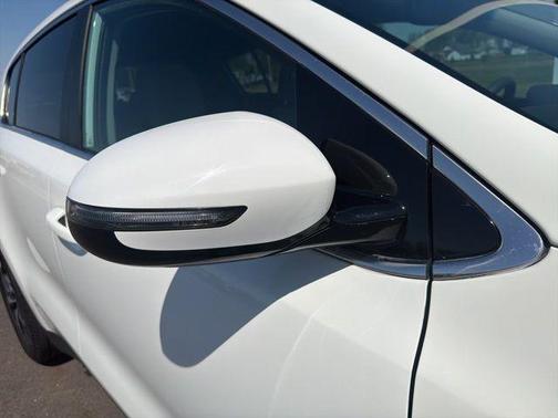 Clear White 2021 Kia Sportage LX