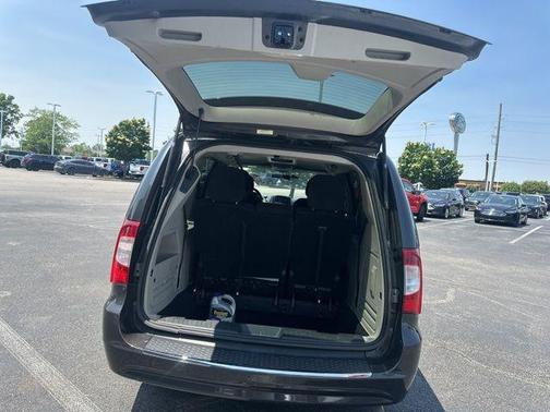 2012 Chrysler Town & Country Touring