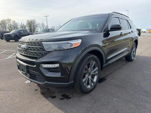 Black Metallic 2022 Ford Explorer XLT
