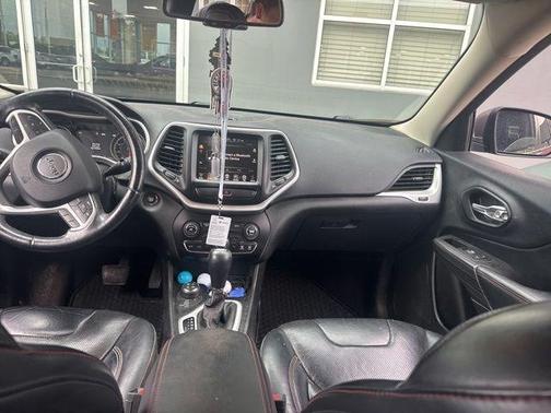 Deep Cherry Red Crystal Pearlcoat 2017 Jeep Cherokee Trailhawk