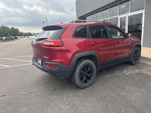 Deep Cherry Red Crystal Pearlcoat 2017 Jeep Cherokee Trailhawk
