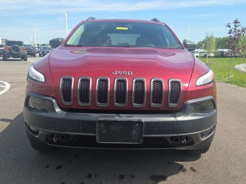 Deep Cherry Red Crystal Pearlcoat 2017 Jeep Cherokee Trailhawk